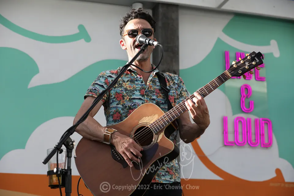 Live & Loud mural, Republica